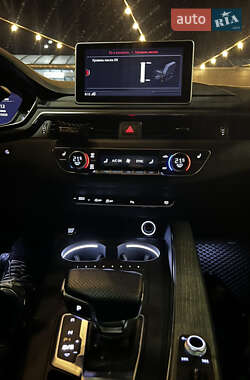 Седан Audi A4 2018 в 
