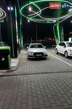 Седан Audi A4 2018 в 