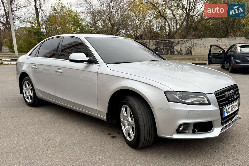 Седан Audi A4 2011 в 