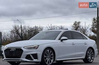 Седан Audi A4 2020 в 