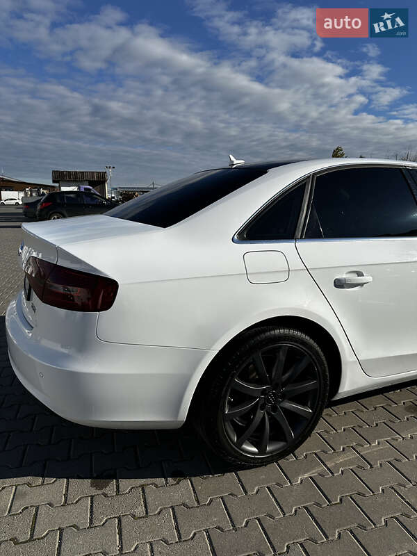 Седан Audi A4 2012 в Одесі
