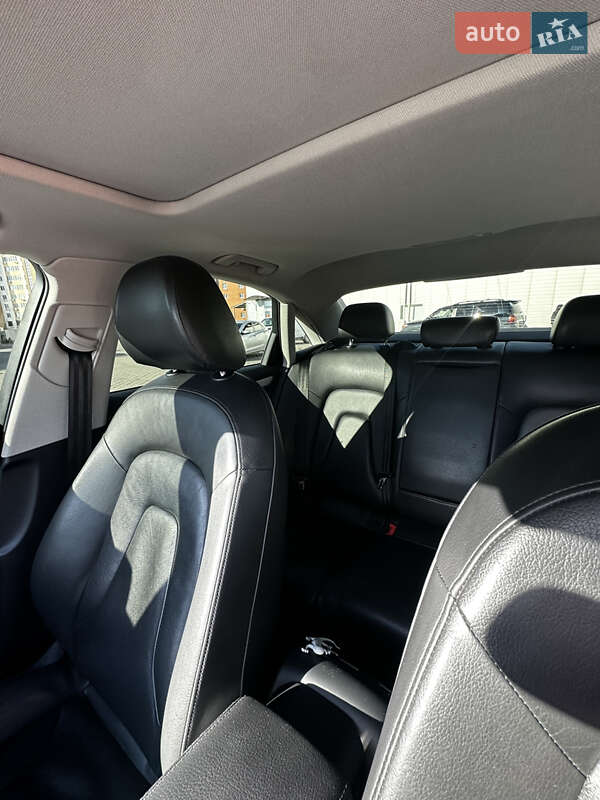 Седан Audi A4 2012 в Одесі