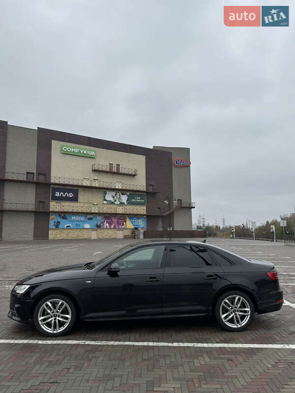 Седан Audi A4 2016 в 