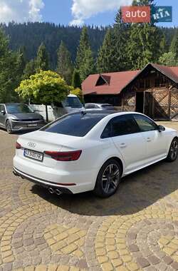 Седан Audi A4 2016 в 