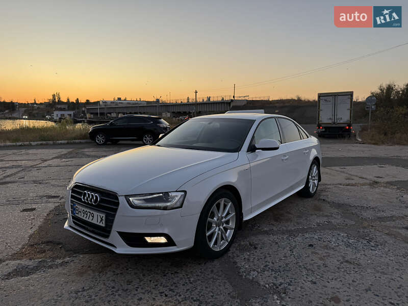 Седан Audi A4 2015 в 