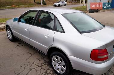 Седан Audi A4 2000 в 