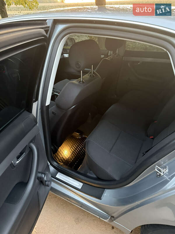 Седан Audi A4 2006 в Рівному