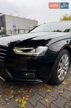 Седан Audi A4 2012 в Львові