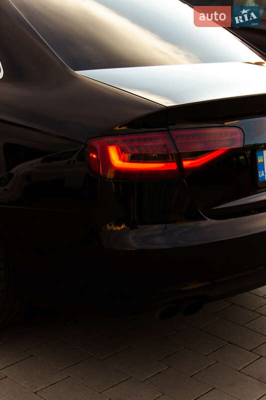 Седан Audi A4 2013 в Луцке