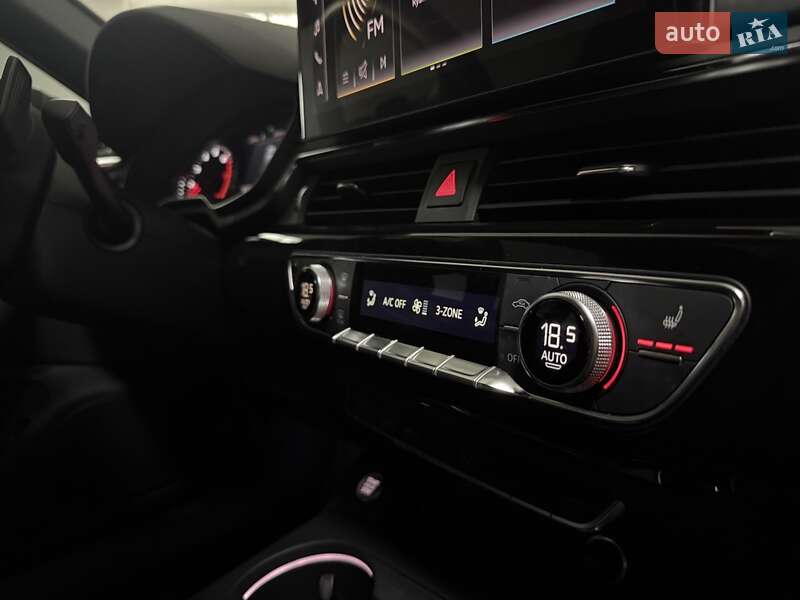 Седан Audi A4 2024 в Полтаві