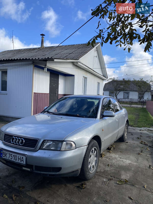 Седан Audi A4 1997 в Сарнах