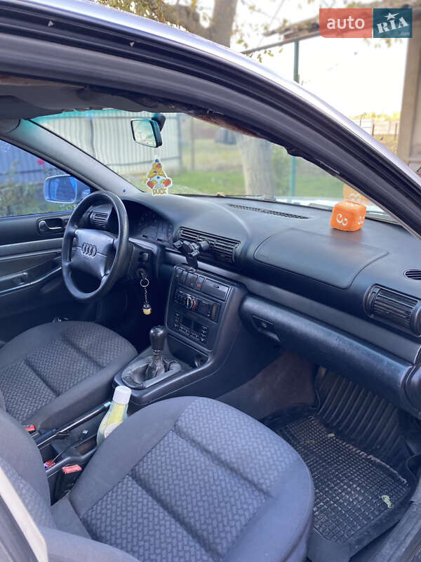 Седан Audi A4 1997 в Сарнах