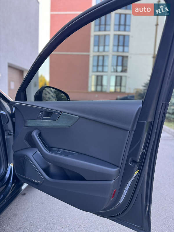 Седан Audi A4 2018 в Ровно