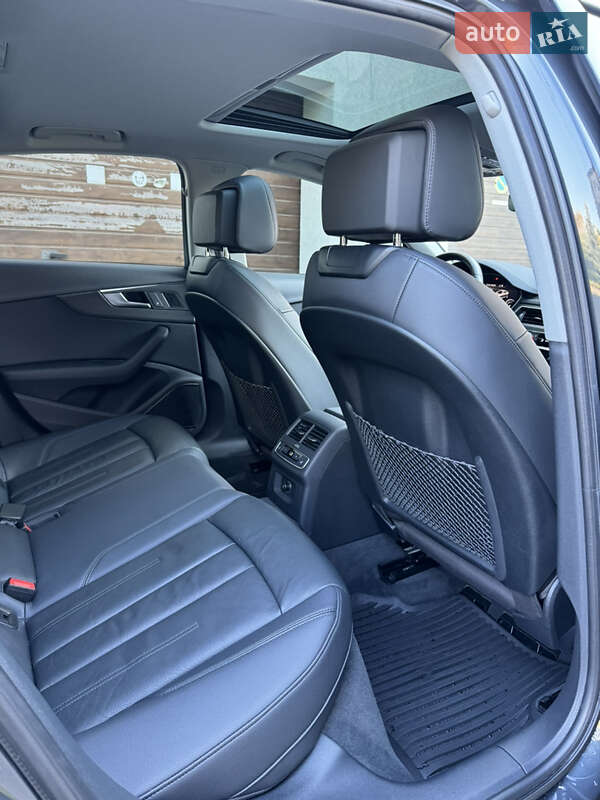 Седан Audi A4 2018 в Ровно