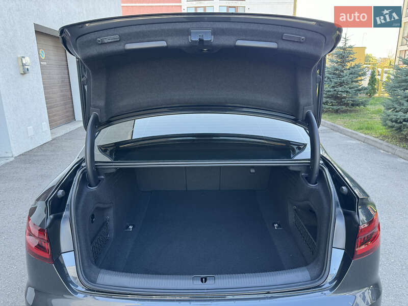 Седан Audi A4 2018 в Ровно