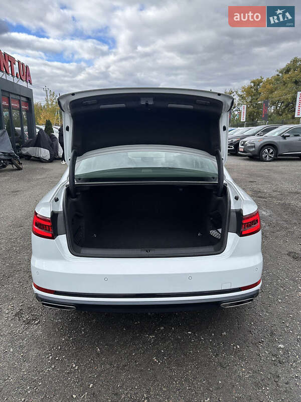 Седан Audi A4 2019 в Білогородці
