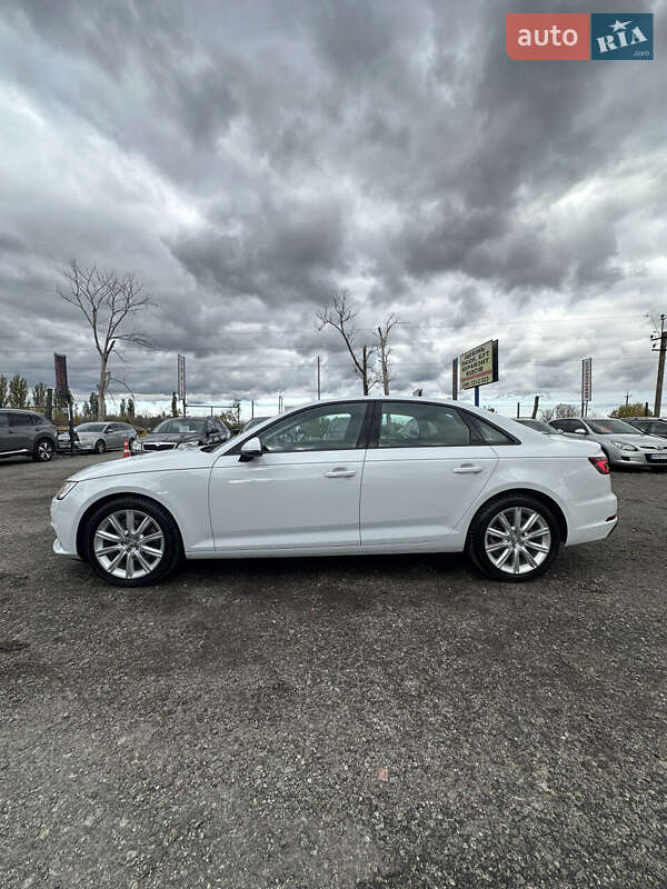 Седан Audi A4 2019 в Білогородці