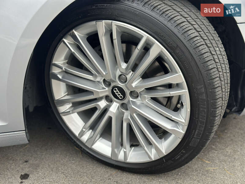 Седан Audi A4 2018 в Киеве