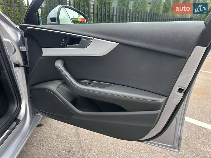 Седан Audi A4 2018 в Киеве