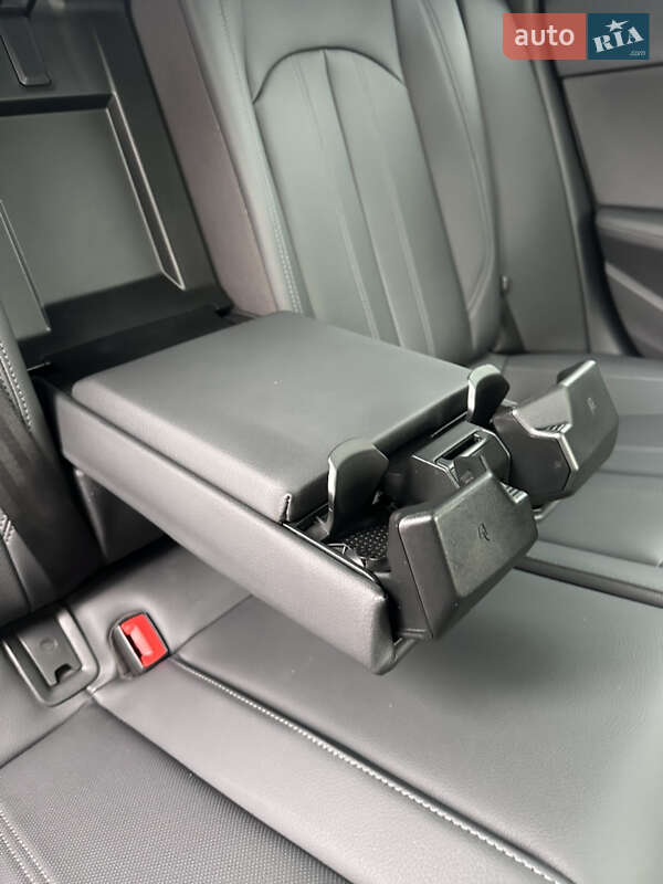 Седан Audi A4 2018 в Киеве