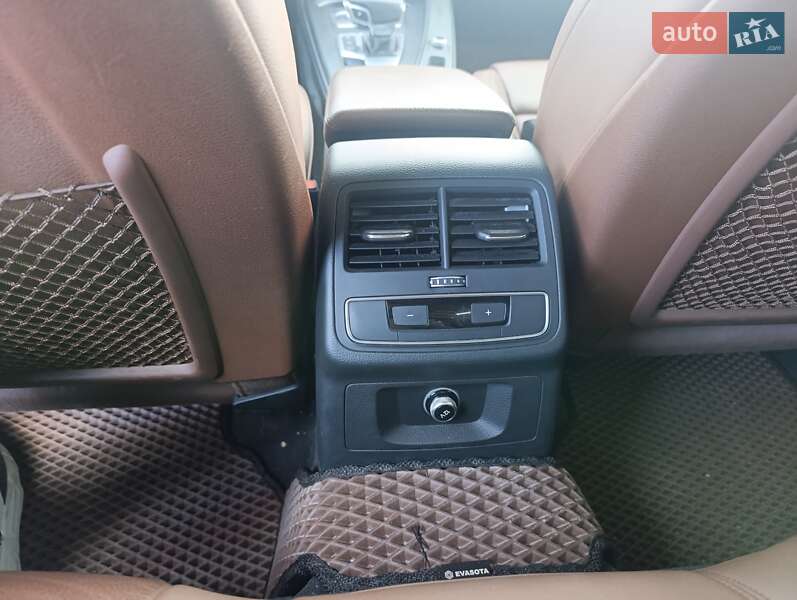 Седан Audi A4 2018 в Львове