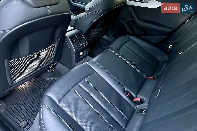 Седан Audi A4 2017 в Львові