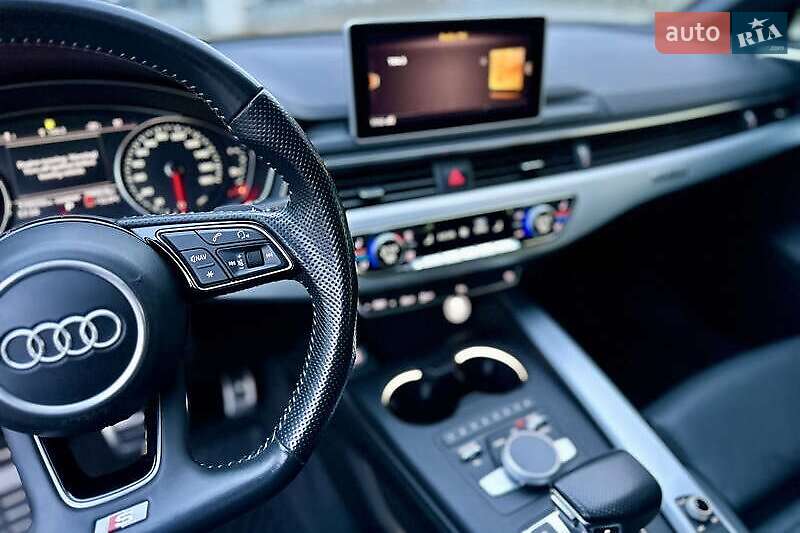 Седан Audi A4 2017 в Львові
