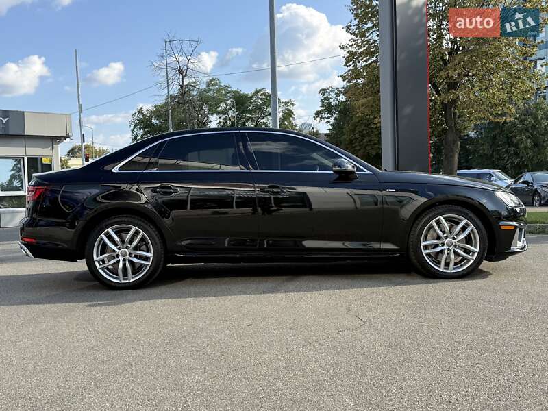 Седан Audi A4 2019 в Киеве