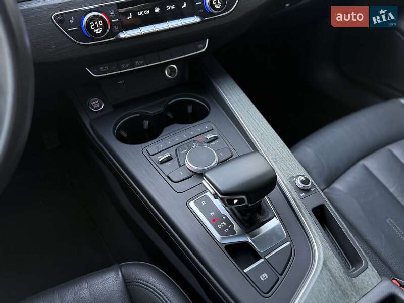 Седан Audi A4 2019 в Киеве