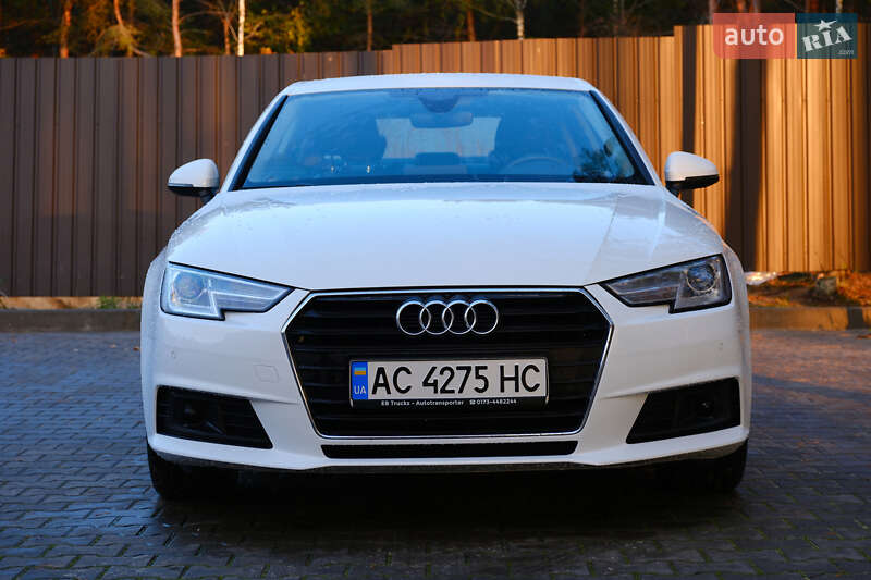 Седан Audi A4 2017 в Киеве