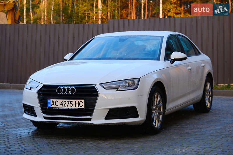 Седан Audi A4 2017 в Киеве