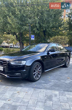 Седан Audi A4 2015 в Ужгороді