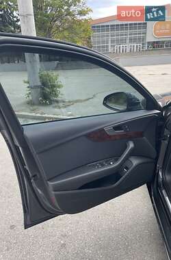 Седан Audi A4 2018 в 