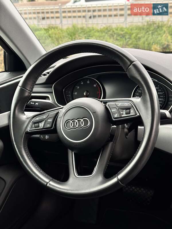 Седан Audi A4 2016 в Львове