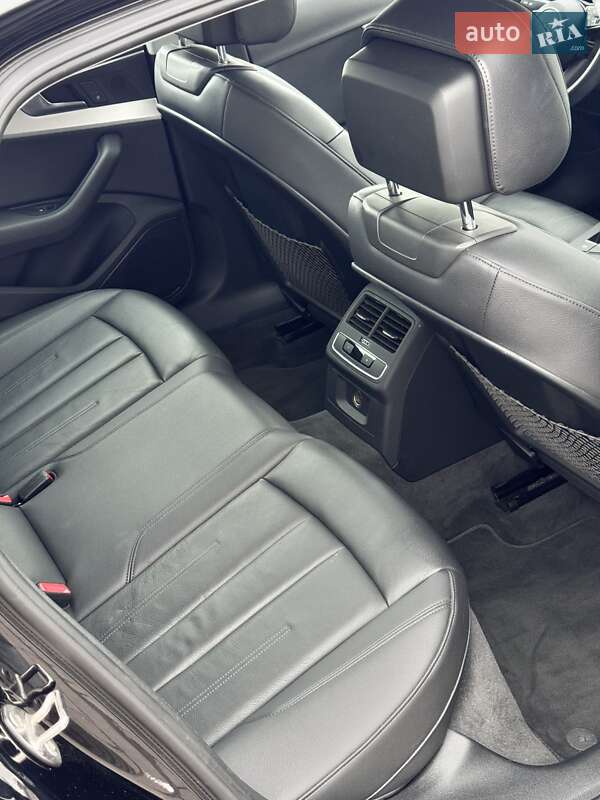 Седан Audi A4 2016 в Львове