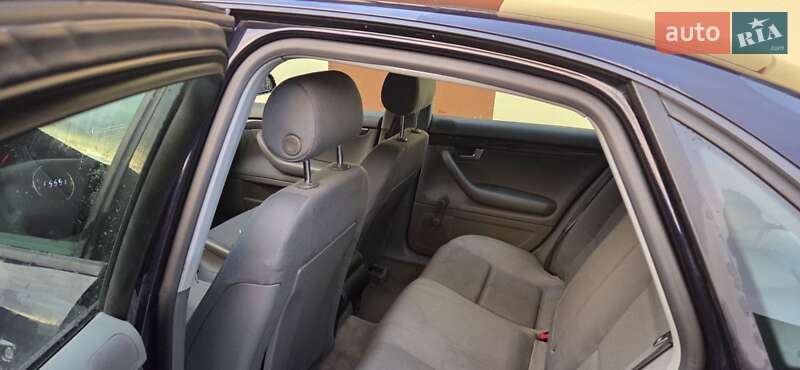 Седан Audi A4 2003 в Сколе