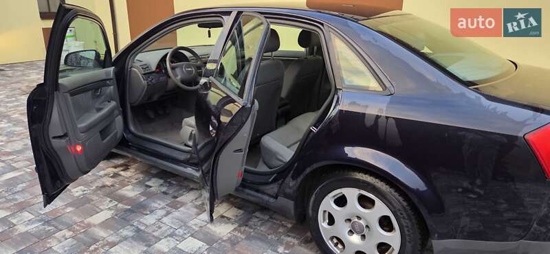Седан Audi A4 2003 в Сколе