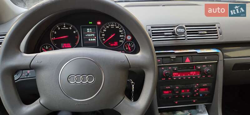 Седан Audi A4 2003 в Сколе