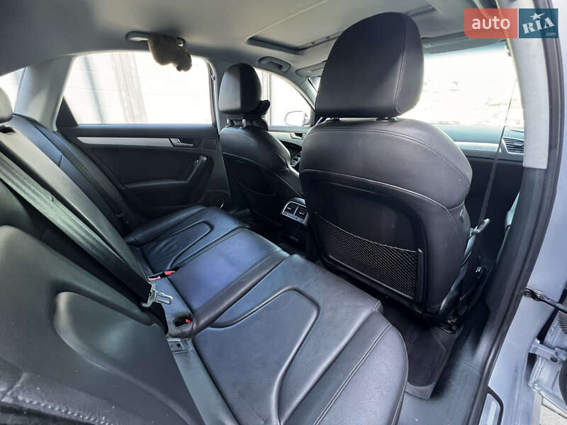 Седан Audi A4 2015 в Львові