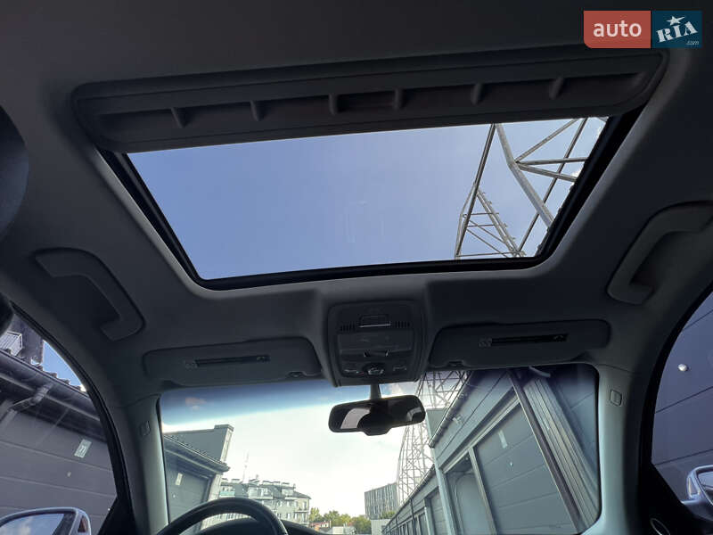 Седан Audi A4 2015 в Львові