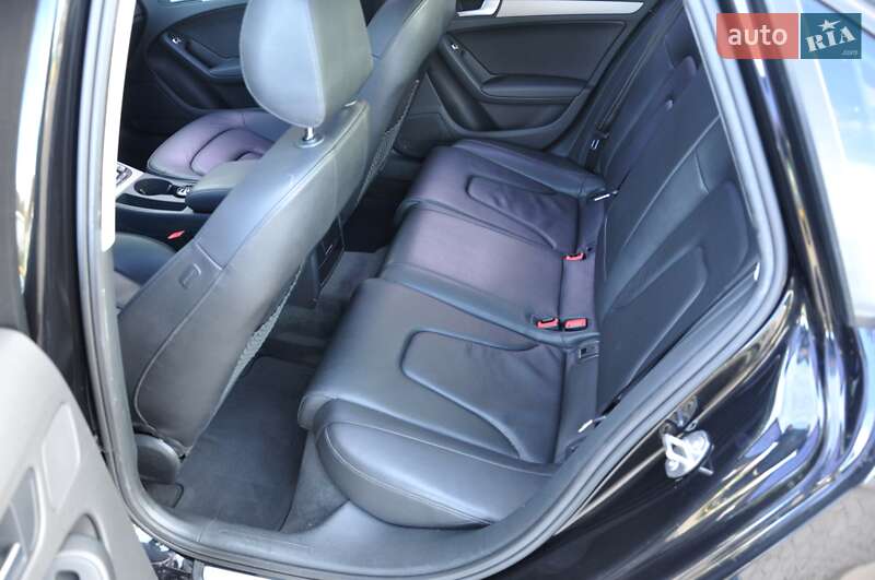 Седан Audi A4 2014 в Львові