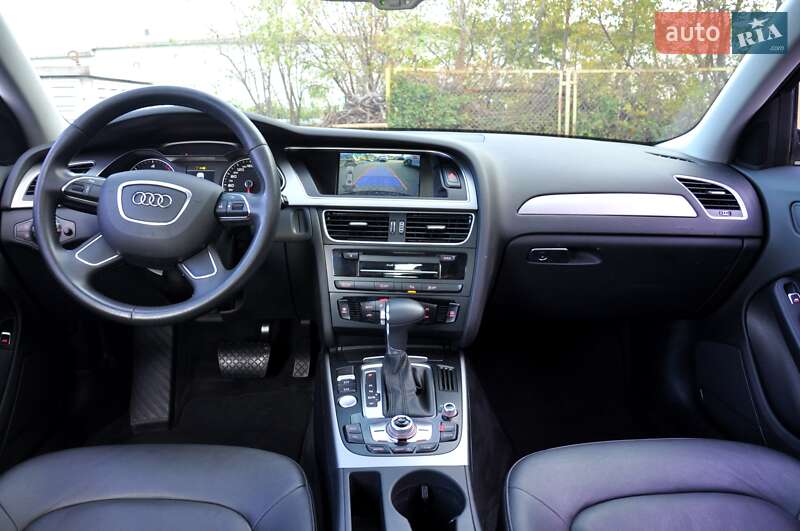 Седан Audi A4 2014 в Львові