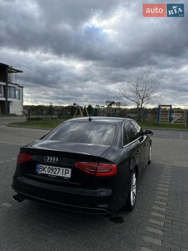 Седан Audi A4 2014 в Рівному