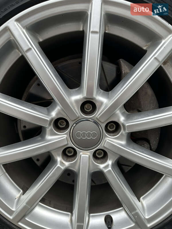 Седан Audi A4 2014 в Рівному