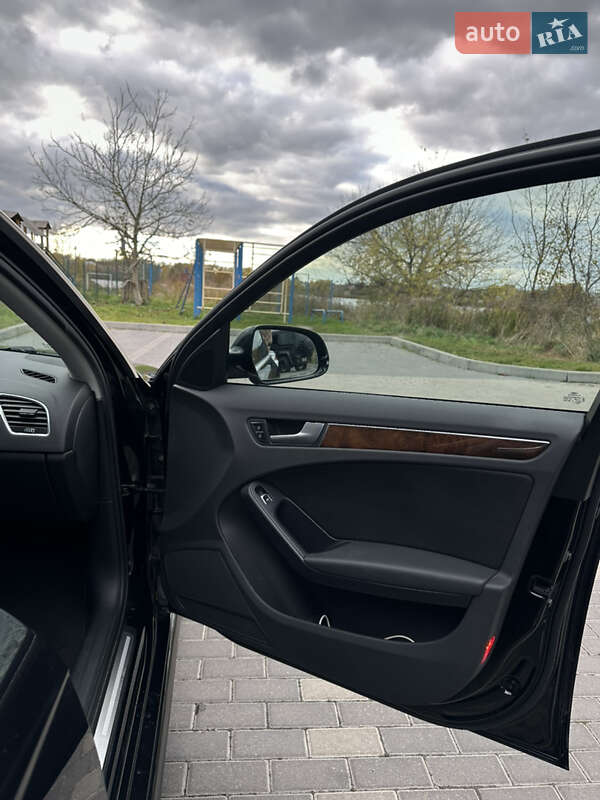 Седан Audi A4 2014 в Рівному