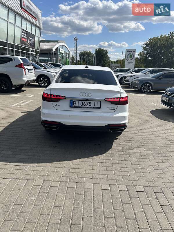 Седан Audi A4 2021 в Полтаві