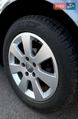 Седан Audi A4 2001 в Луцке
