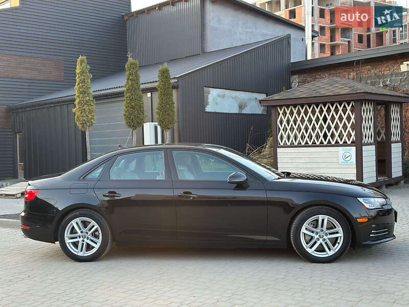 Седан Audi A4 2017 в Львові