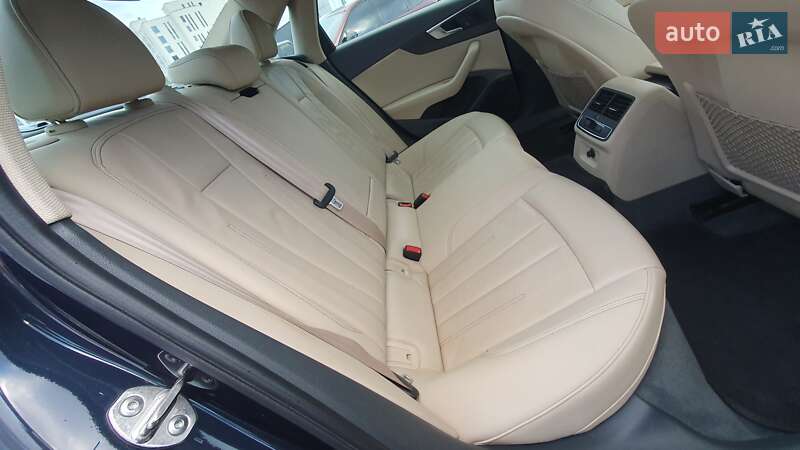 Седан Audi A4 2018 в Киеве