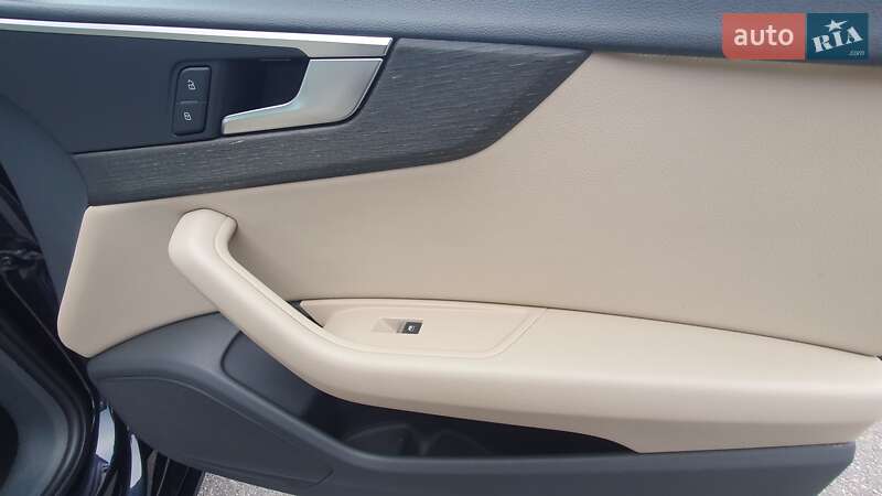 Седан Audi A4 2018 в Киеве